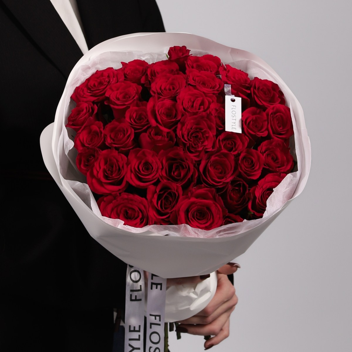 buket iz 35 krasnyh roz 4